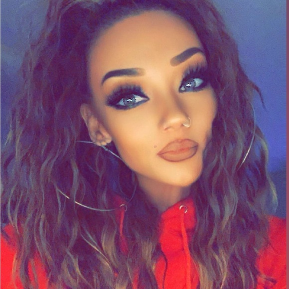 Welcome to my closet! My names D, I have SOO MUCH UNLISTED….And 🖤 trading! - Picture 2 of 12